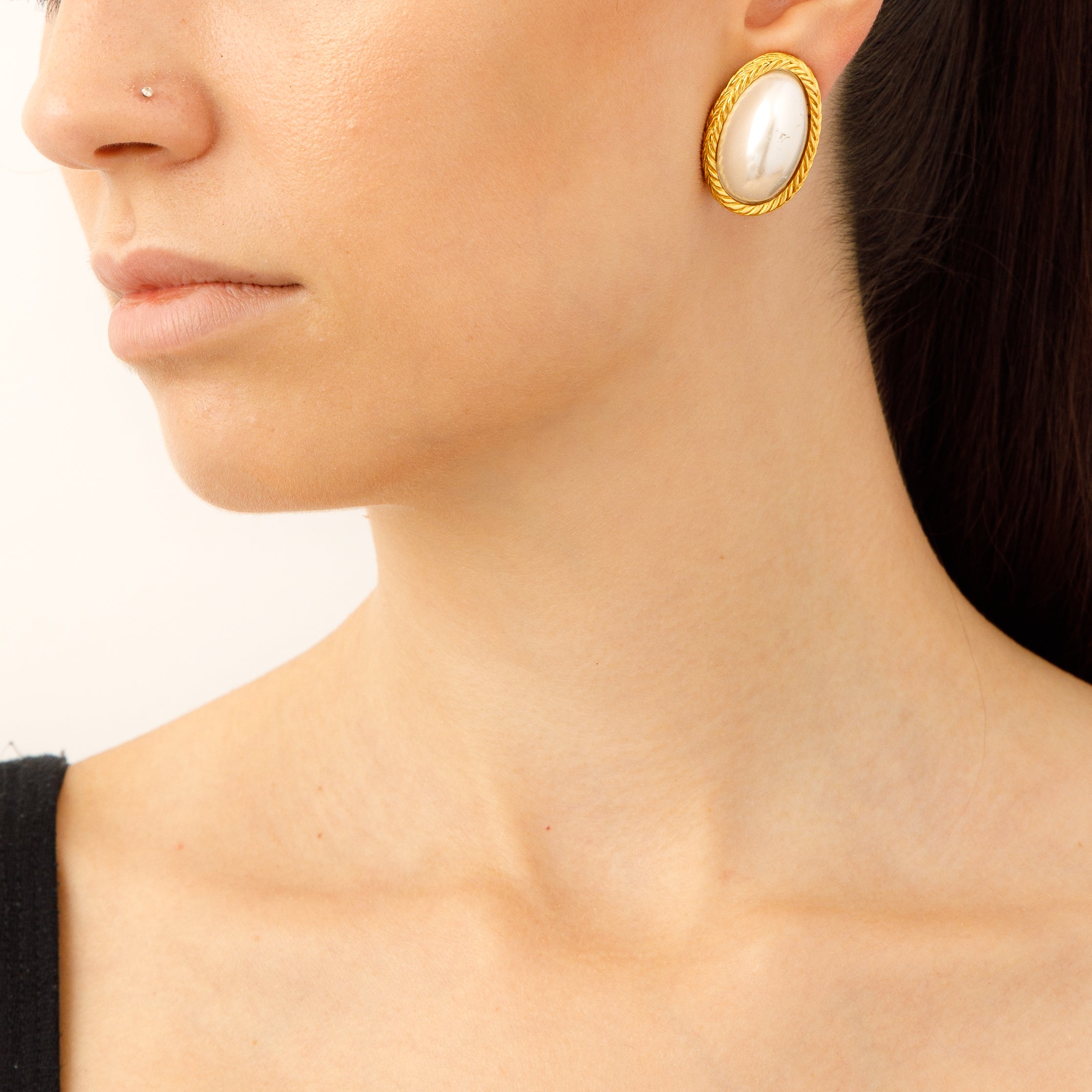 vintage pearl ovals earrings on model