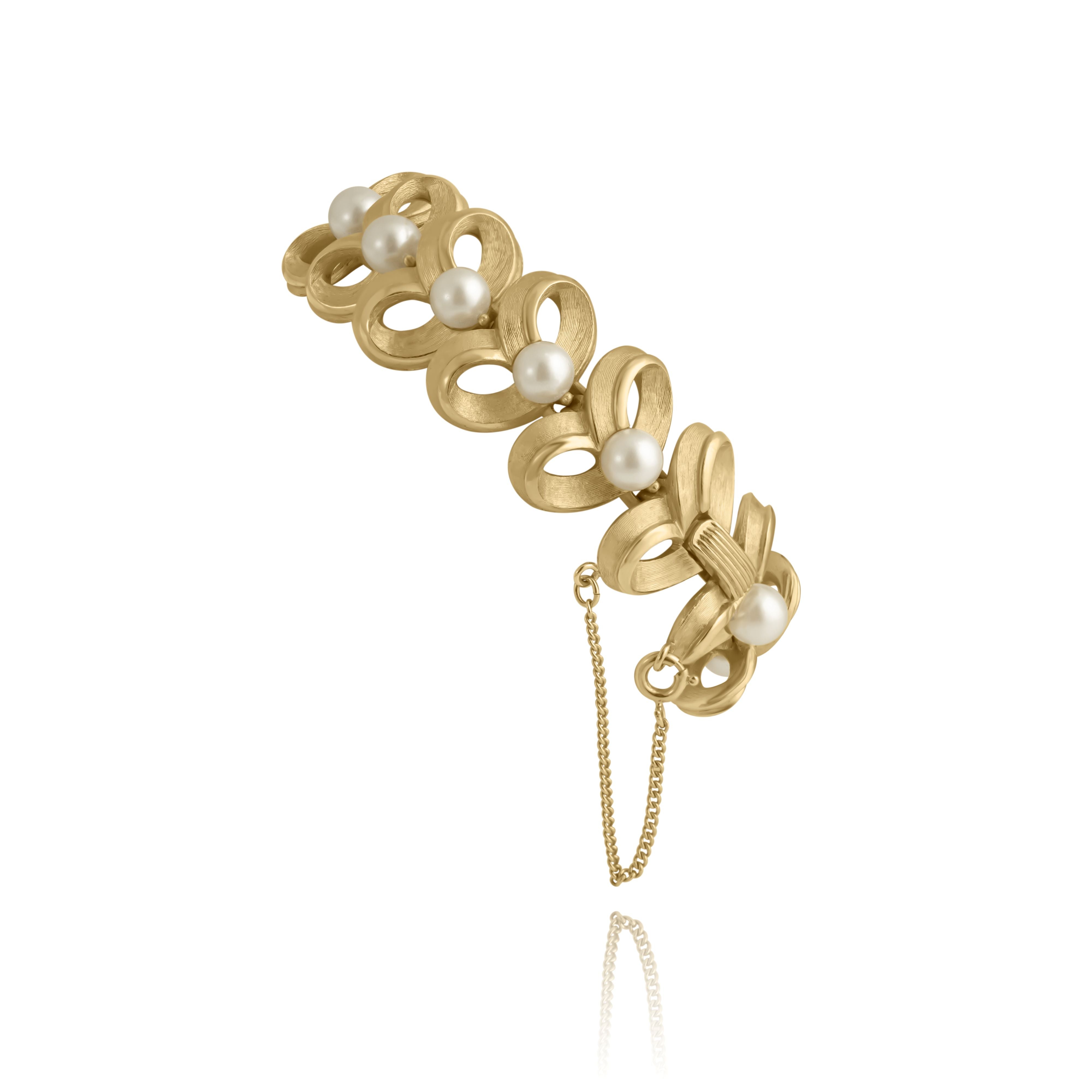 Retro Crown Trifari Pearl Motif Bracelet