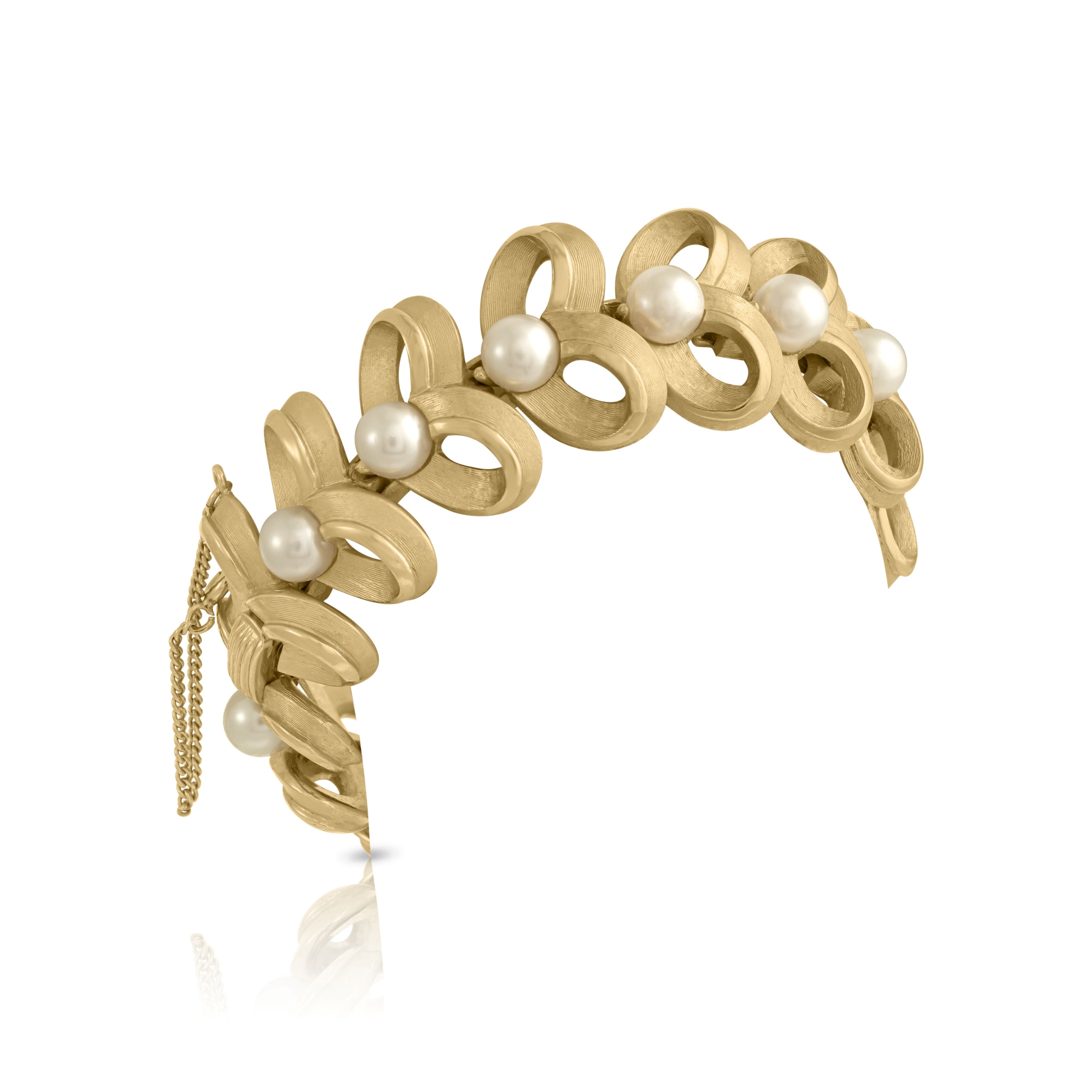 Retro Crown Trifari Pearl Motif Bracelet