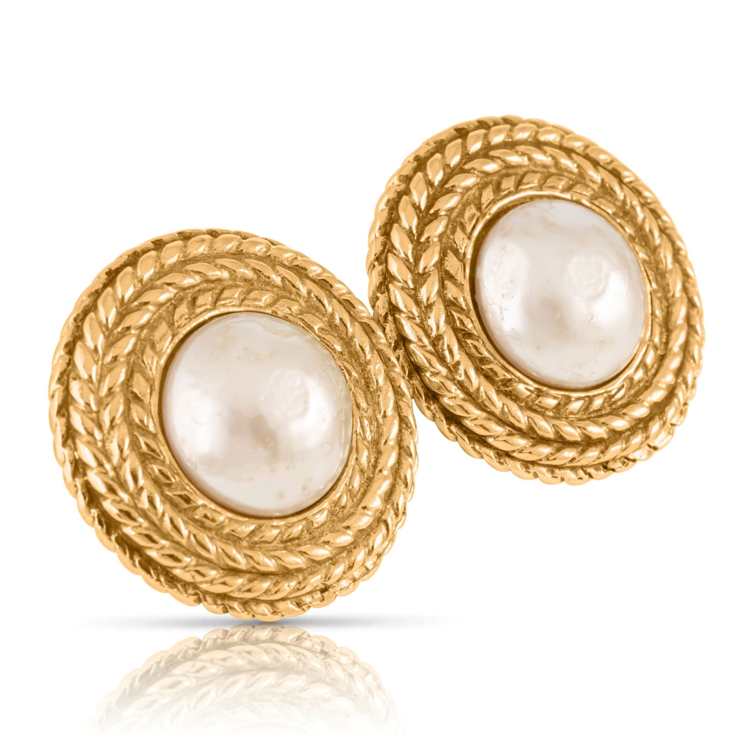 1980 年代 Chanel 人造珍珠纽扣耳环