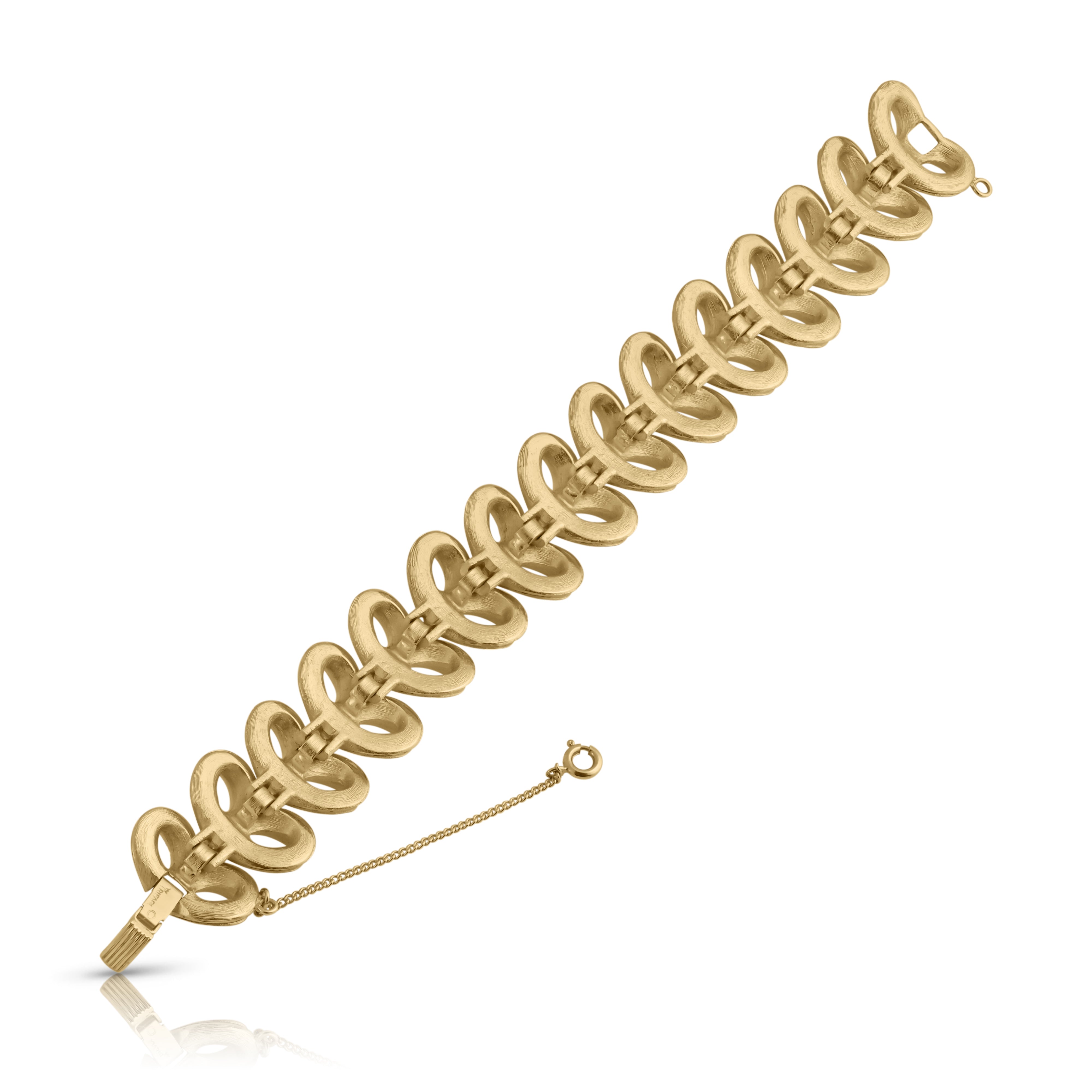 Bracelet à motif de perles Trifari avec couronne rétro