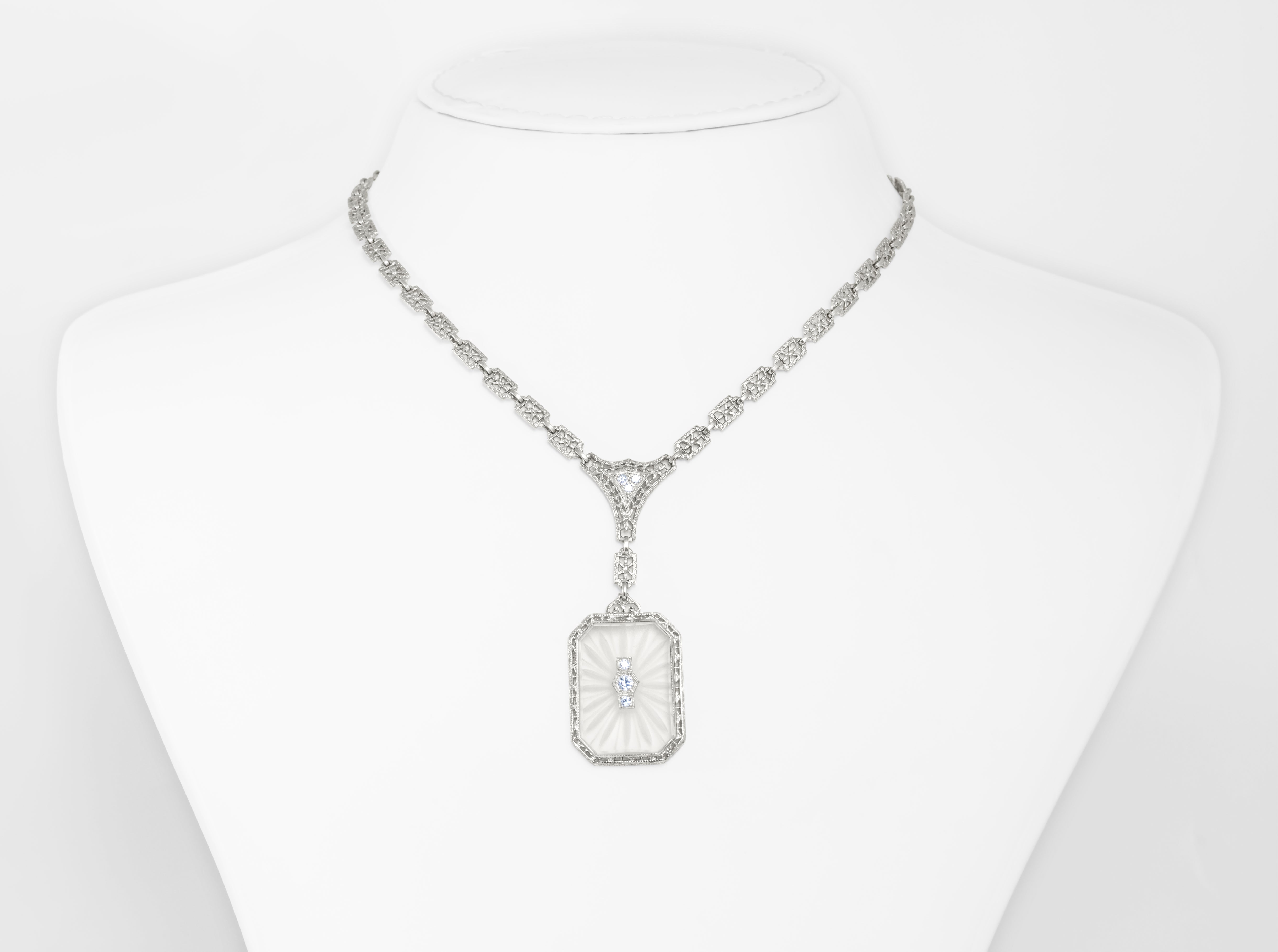 crystal necklace in platinum and diamonds from the Art Deco era.