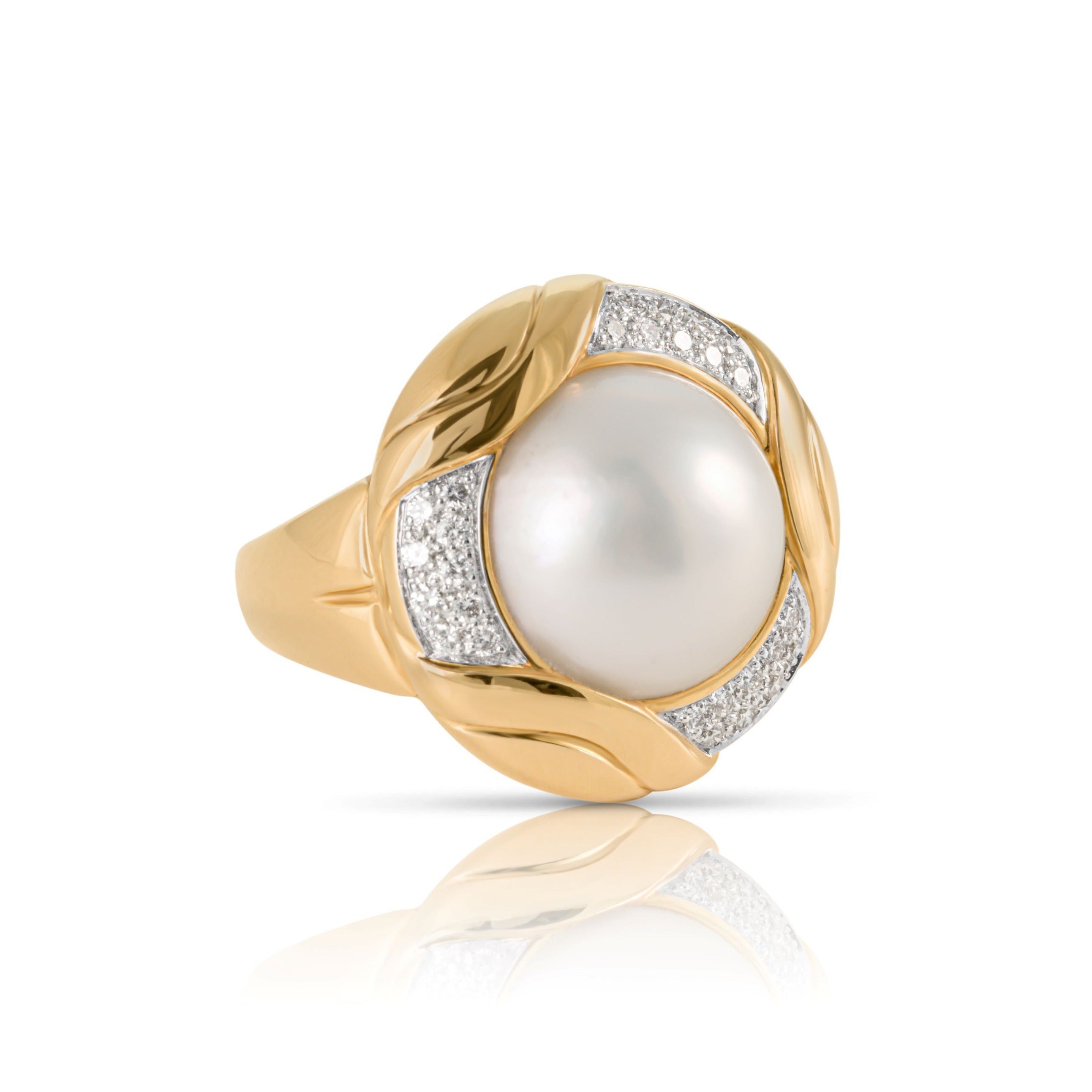 Vintage mabé pearl ring in 18ct gold and diamonds.