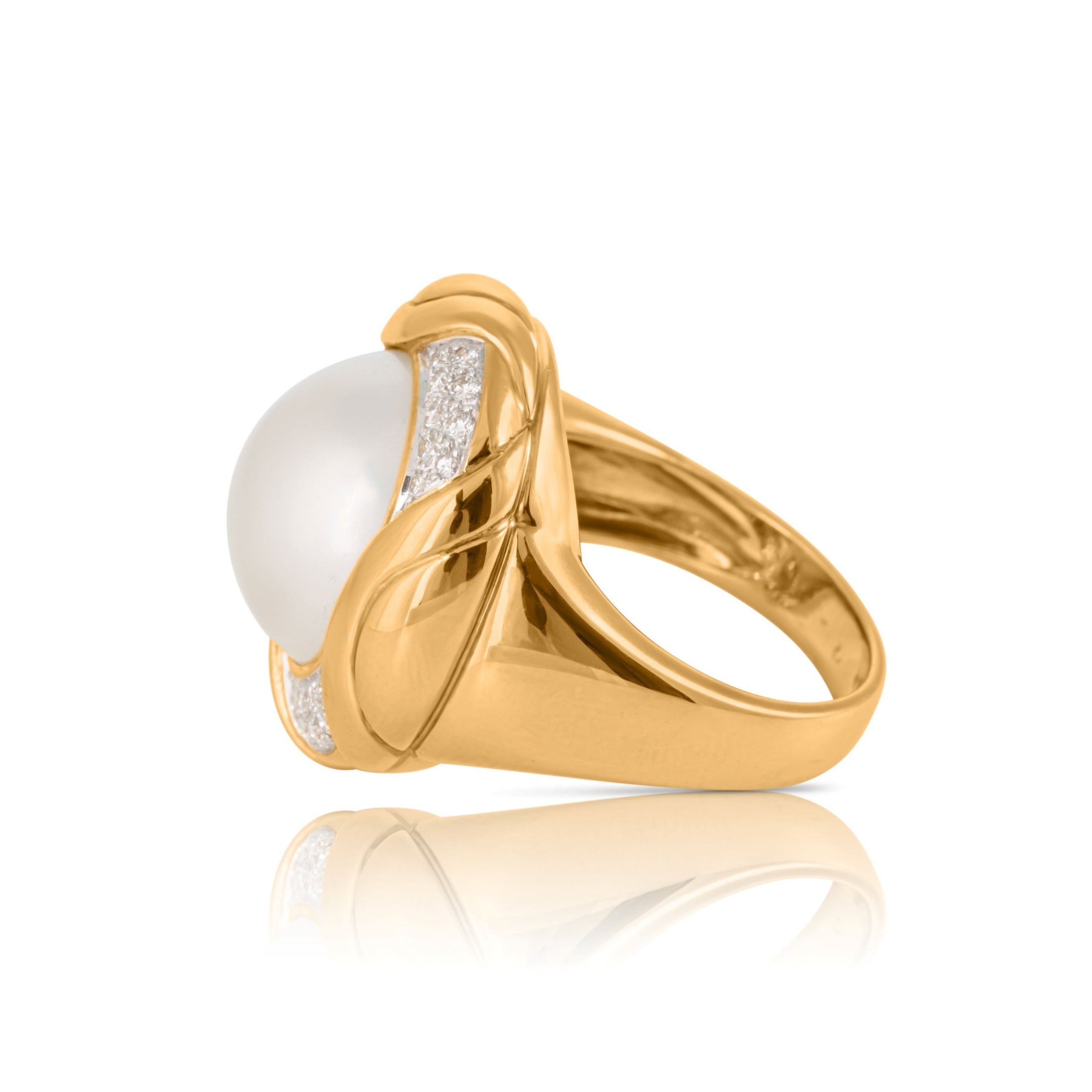 Side view of 18ct gold pearl ring with diamonds.